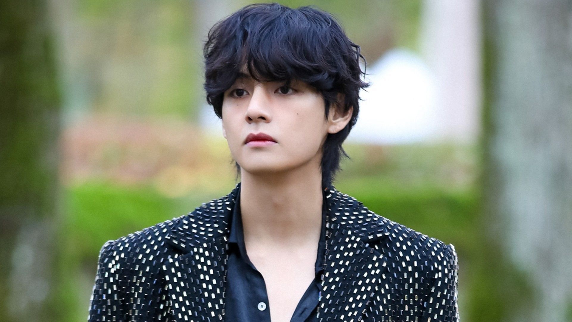 Taehyung (Image via Weverse)
